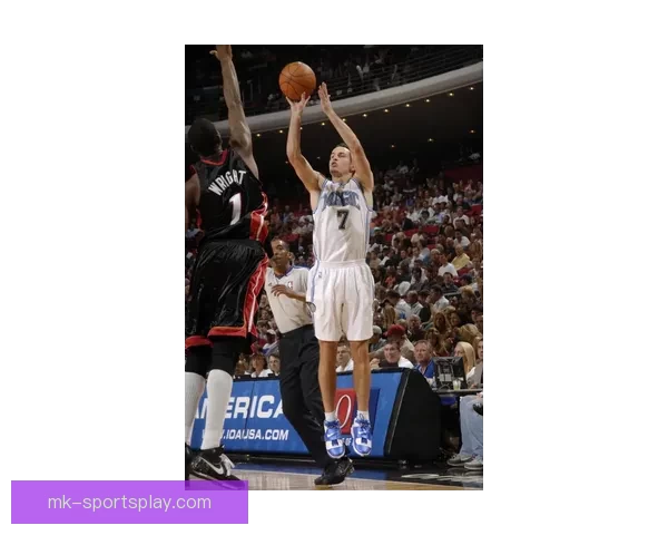 雷迪克：球队防守逐渐提升 队员们积极适应个人定位并提升表现